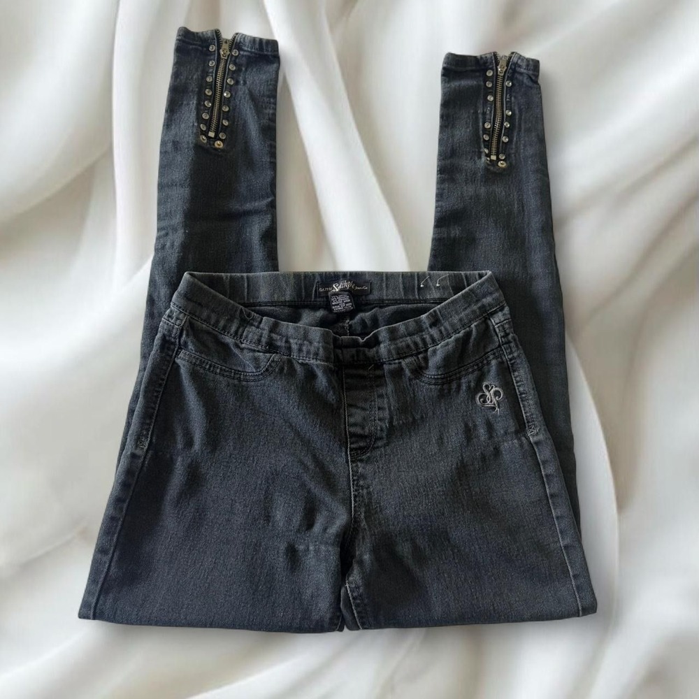Y2K vintage SouthPole black denim jeans featuring zipper on the ankles